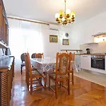 Paulina 1347 * Πούλα