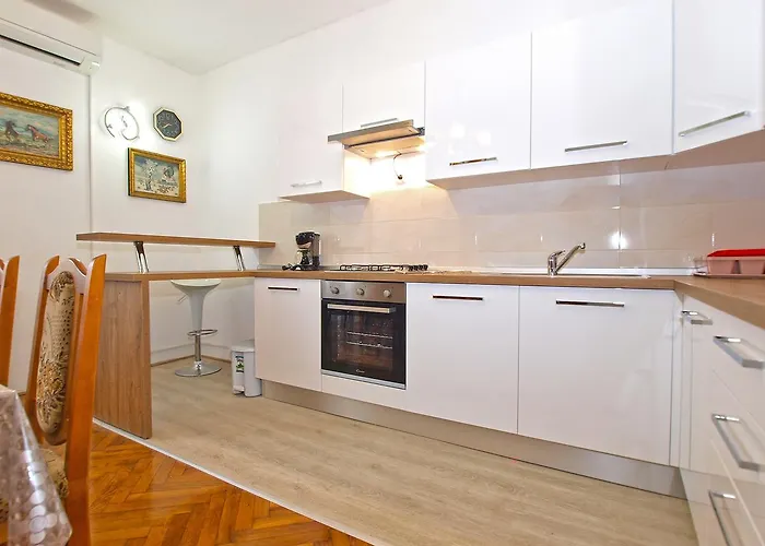 Paulina 1347 Daire Pula